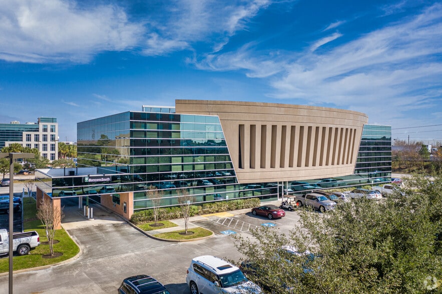 7906 N Sam Houston Pky W, Houston, TX à louer - Photo du bâtiment - Image 3 de 3
