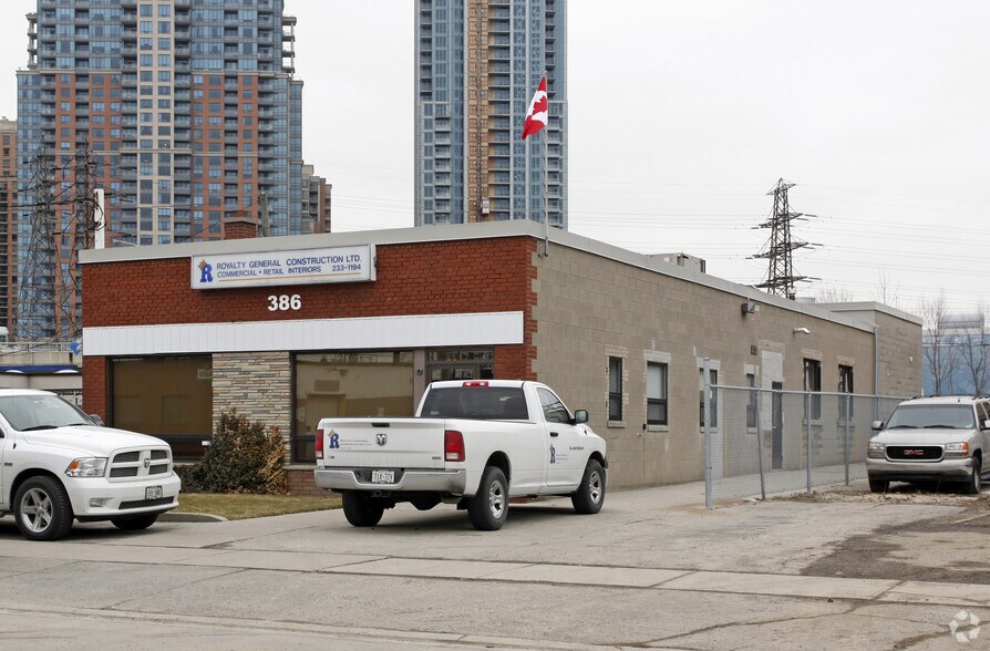 386 Bering Ave, Toronto, ON for sale - Primary Photo - Image 1 of 1
