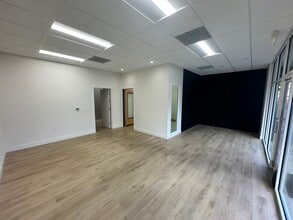 16144-16148 SW Boones Ferry Rd, Lk, Lake Oswego, OR for lease Interior Photo- Image 2 of 7