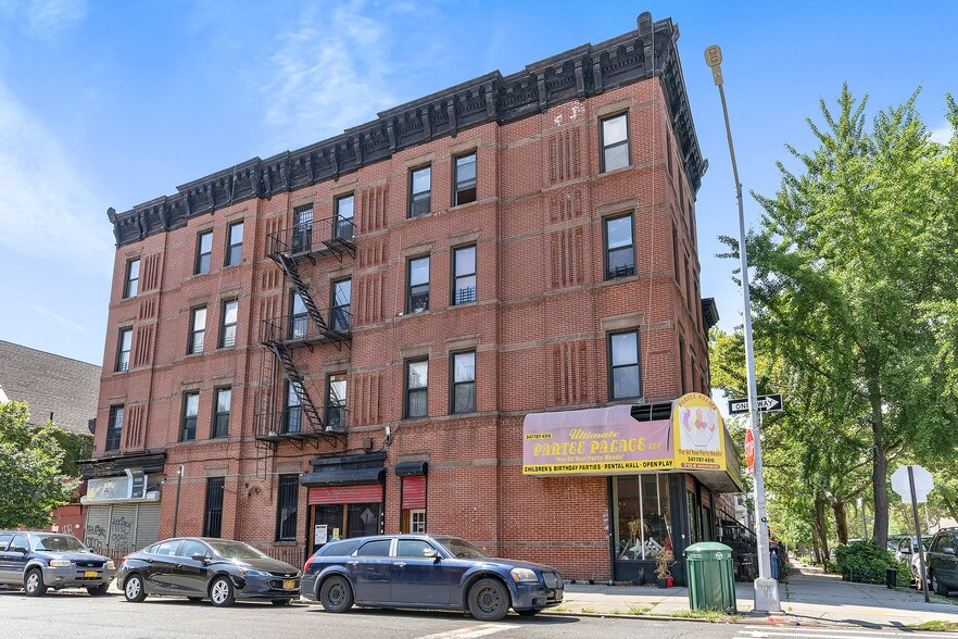 704 Decatur St, Brooklyn, NY à louer - Photo principale - Image 2 de 3