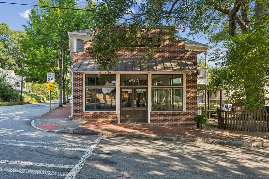 692 Kirkwood Ave SE, Atlanta, GA à vendre - Photo du bâtiment - Image 2 de 58