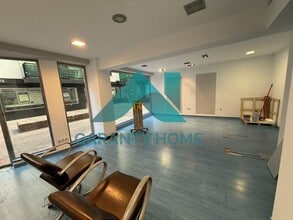 Retail in Cáceres, Cáceres for lease Interior Photo- Image 2 of 13