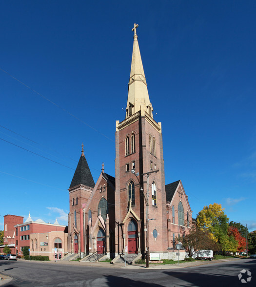 697 13th Ave NE, Minneapolis, MN for sale - Primary Photo - Image 2 of 12