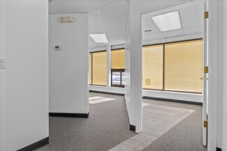 Plus de détails pour 478 Torrey St, Brockton, MA - Bureau à vendre