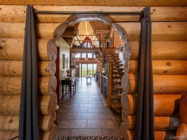 5 Ch Ledoux, Saint-etienne-de-bolton, QC à vendre - Photo du bâtiment - Image 2 de 6