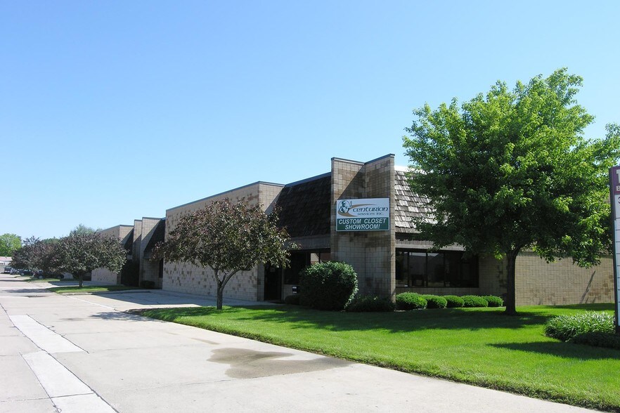 3711 E 10 Mile Rd, Warren, MI à louer - Photo du bâtiment - Image 3 de 11