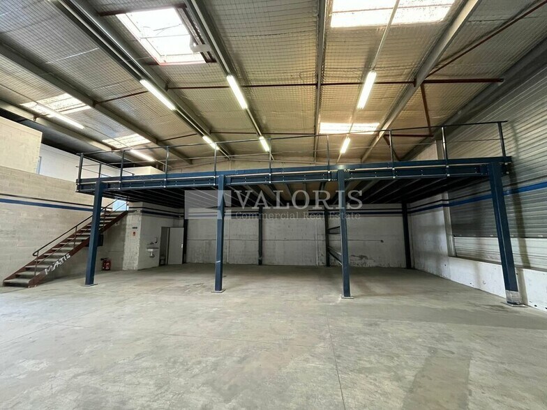 Vitrolles, Vitrolles for lease - Interior Photo - Image 2 of 13