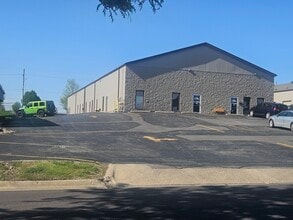 1236-1248 Royal Dr, Papillion, NE for lease Interior Photo- Image 1 of 4