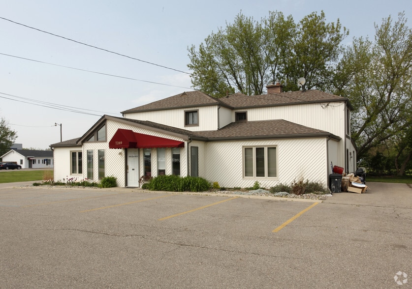 7269 W Grand River Rd, Brighton, MI à louer - Photo du bâtiment - Image 2 de 2