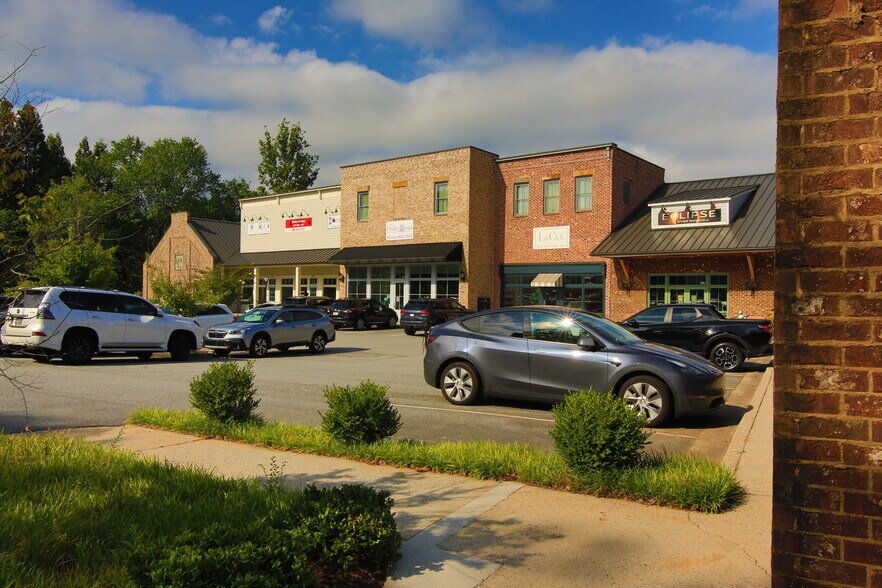 408 Atlanta St, Roswell, GA à louer - Photo du bâtiment - Image 2 de 8