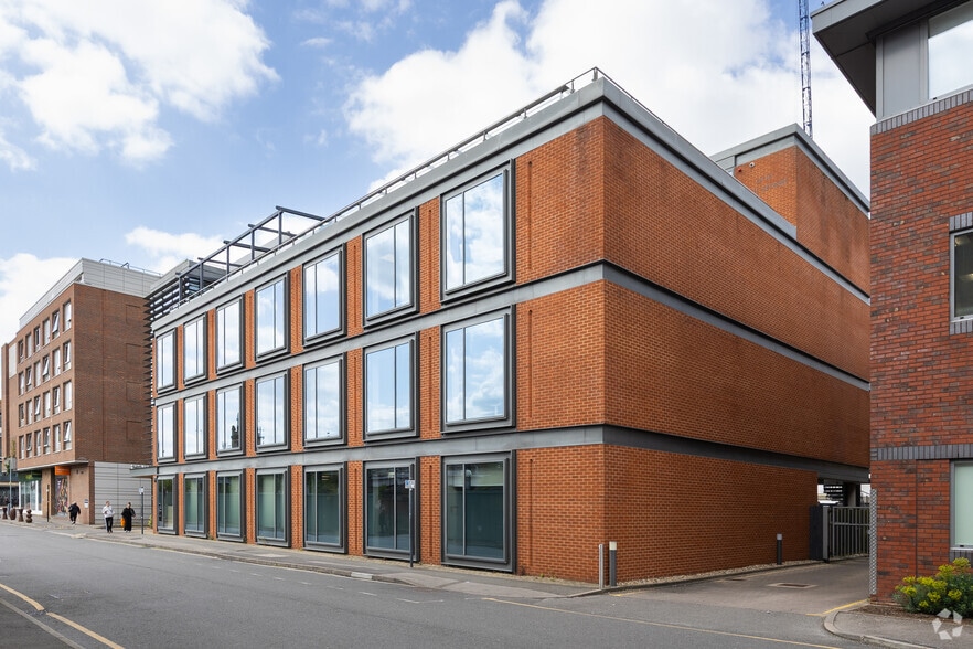 1 Bell St, Maidenhead à louer - Photo du bâtiment - Image 3 de 5