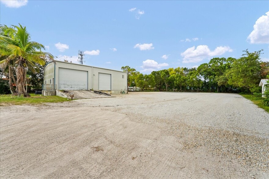 3596 Prospect Ave, Naples, FL for lease - Building Photo - Image 3 of 10