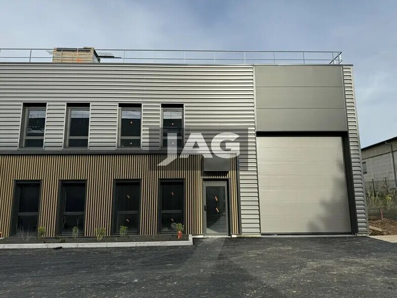 Flex in Vénissieux for sale - Building Photo - Image 2 of 9