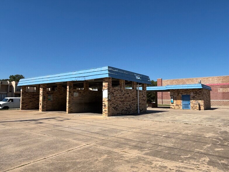 521 Alegre Vista Dr, Denton, TX à vendre - Photo du bâtiment - Image 3 de 7