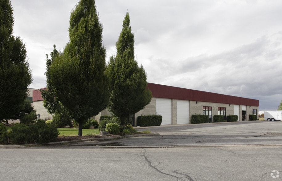887 N McCormick Way, Layton, UT for lease - Primary Photo - Image 1 of 3
