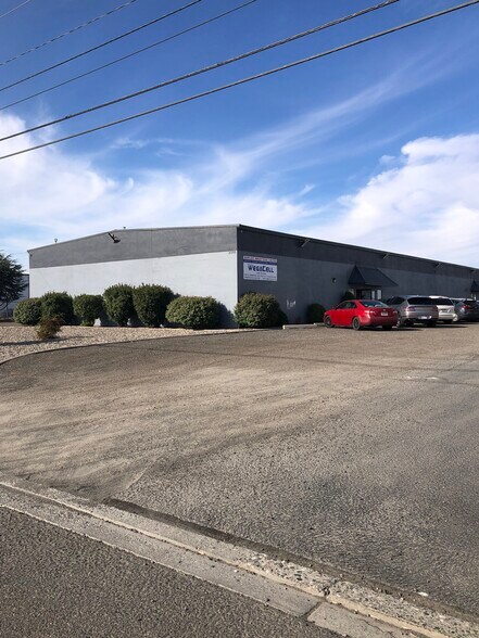 2505 N Commercial Ave, Pasco, WA à louer - Photo du b timent - Image 1 de 10