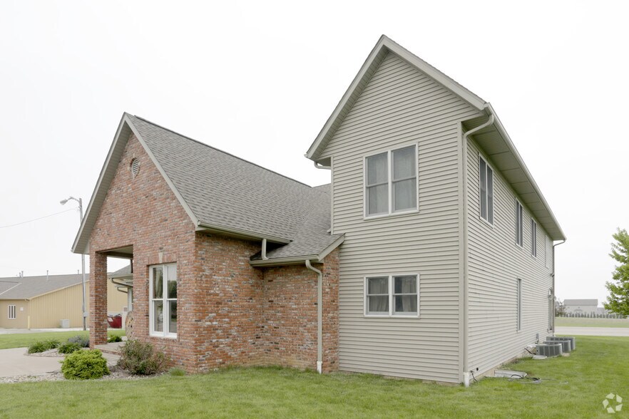 109 Elizabeth Pointe Dr, Germantown Hills, IL à vendre - Photo du bâtiment - Image 2 de 15