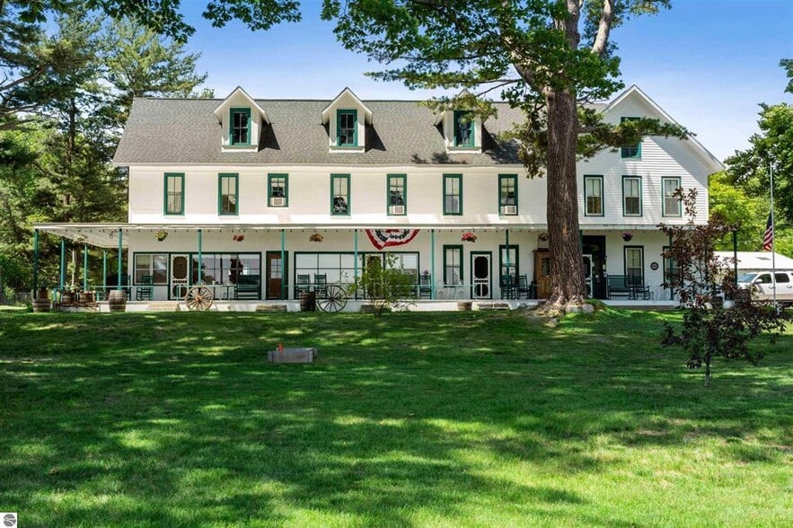 18599 Mission Rd, Traverse City, MI for sale - Building Photo - Image 3 of 34