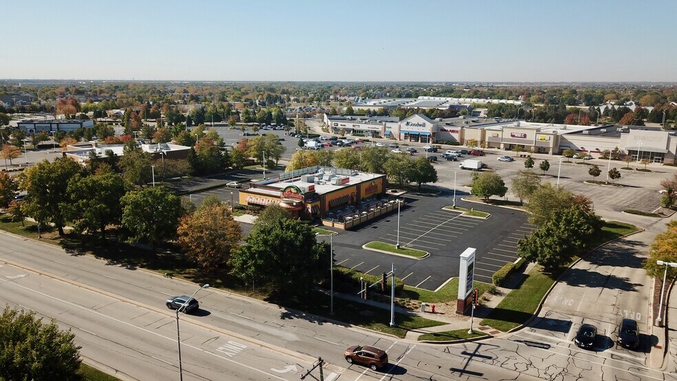 145 Weber Rd S, Bolingbrook, IL à vendre - Photo du bâtiment - Image 2 de 11