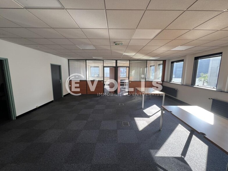 102 Bis Avenue Georges Clémenceau, Bry-sur-Marne for lease - Interior Photo - Image 2 of 20