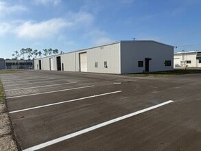 6120 Idlewild St, Fort Myers, FL à louer Photo du bâtiment- Image 1 de 5