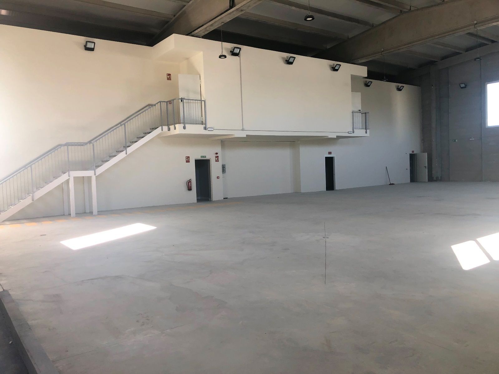 Industrial in Fuenlabrada, Madrid for lease Primary Photo- Image 1 of 10