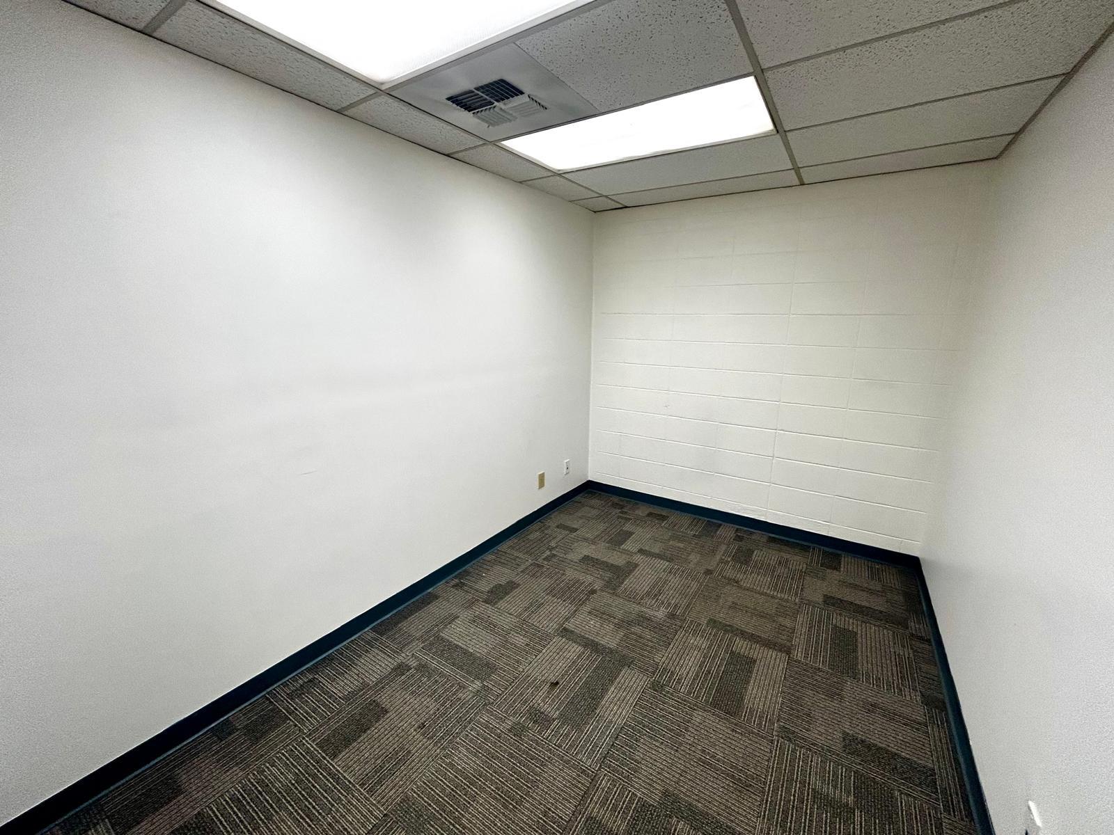 5558 California Ave, Bakersfield, CA for lease Interior Photo- Image 1 of 4