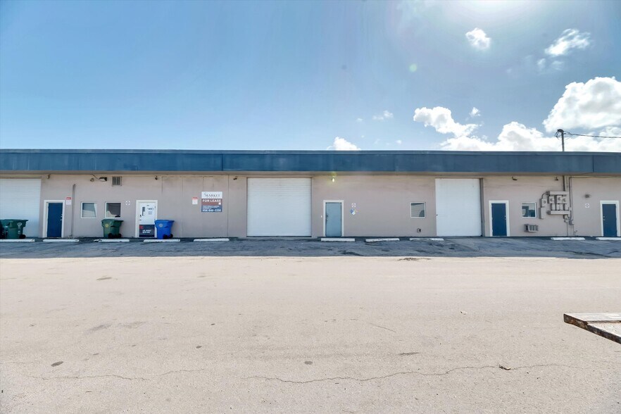 224 NE 32nd Ct, Oakland Park, FL à vendre - Photo du bâtiment - Image 2 de 65