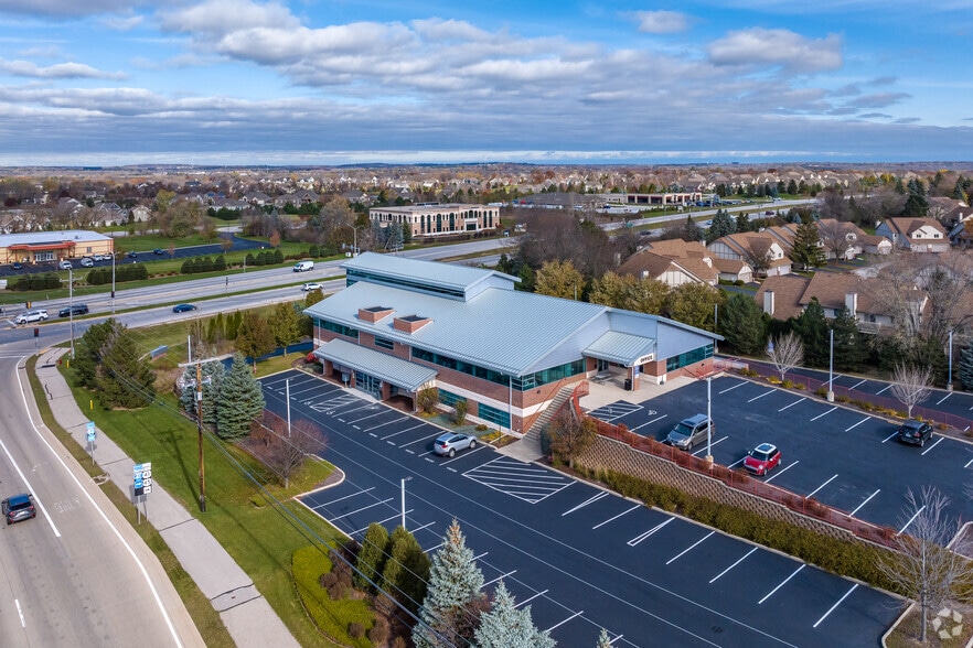 W239 N3490 Pewaukee Rd, Pewaukee, WI for sale - Aerial - Image 2 of 23