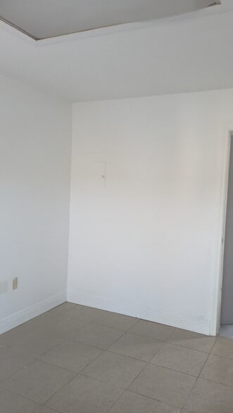 4520 SW 71st Ave, Miami, FL for lease - Interior Photo - Image 3 of 4