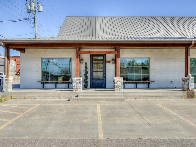 More details for 113 E Broadway, Blanchard, OK - Retail for Sale