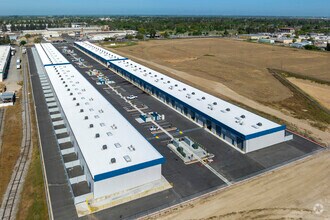 325-355 S Schnoor Ave, Madera, CA - AÉRIEN  Vue de la carte - Image1