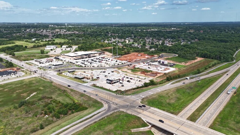 5200 S Aspen Ave, Broken Arrow, OK à louer - Vidéo sur l’inscription commerciale - Image 2 de 20
