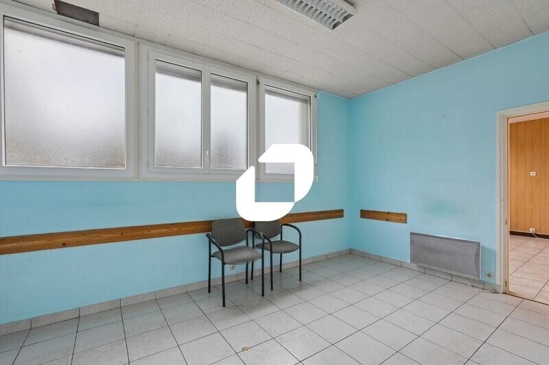 Office in Chilly-Mazarin for lease - Interior Photo - Image 2 of 14