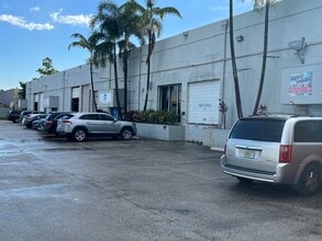 8449-8459 NW 66th St, Miami, FL à louer Photo intérieure- Image 1 de 7