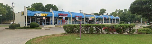 Plus de détails pour 1404 Clarewood Dr, San Marcos, TX - Commerce de détail à louer