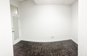 1124 Gainsborough Rd, London, ON for lease Interior Photo- Image 2 of 7