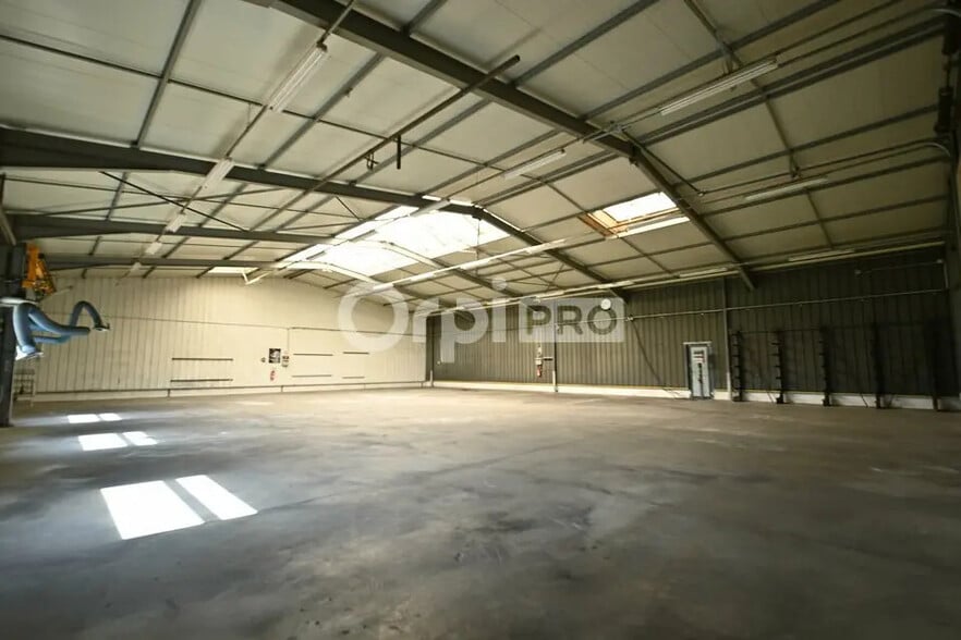 Office in Reyrieux for lease - Interior Photo - Image 2 of 10