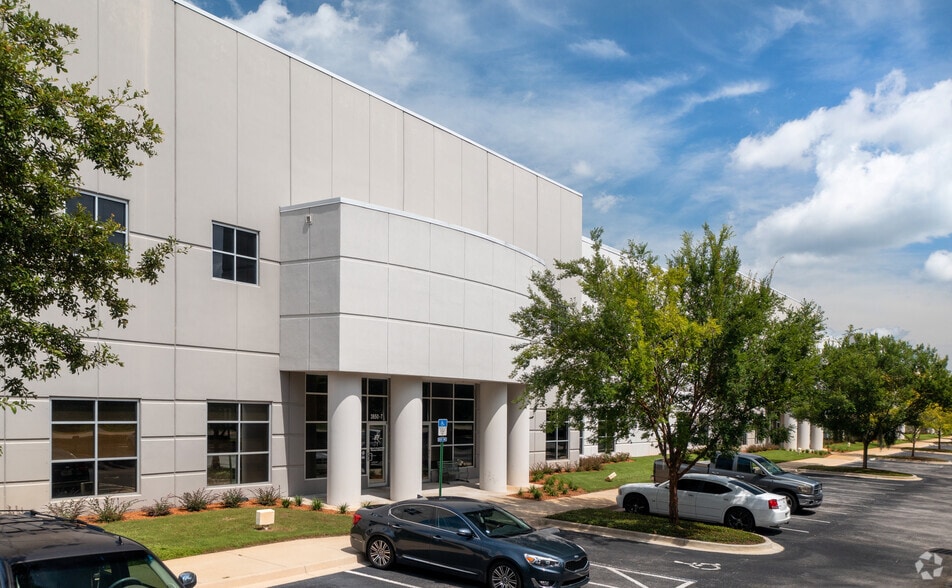 3850 Port Jacksonville Pky, Jacksonville, FL à louer - Photo du bâtiment - Image 3 de 3