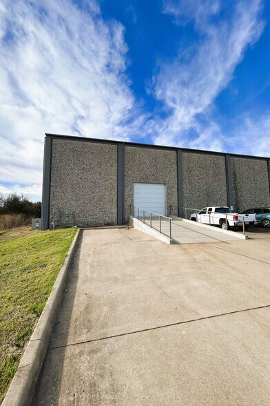 1916 Gallagher Dr, Sherman, TX for sale - Building Photo - Image 2 of 29