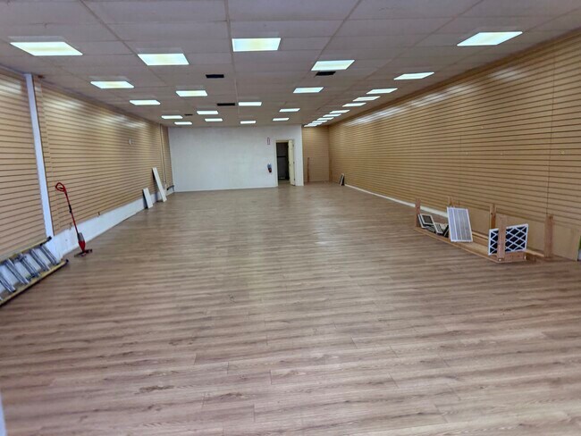 More details for 2203-2309 Brundage Ln, Bakersfield, CA - Retail for Lease