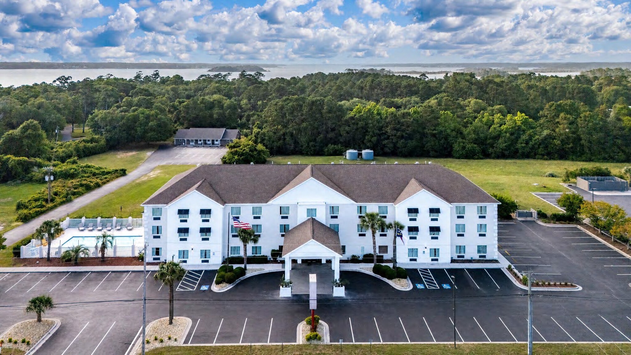 801 Cedar Point Blvd, Cedar Point, NC for sale Primary Photo- Image 1 of 22