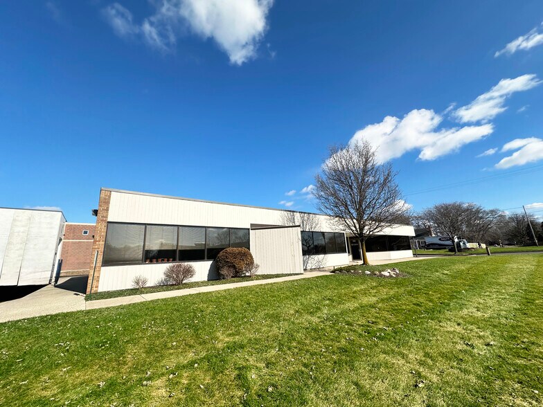 2855 Byron Center Ave SW, Wyoming, MI à vendre - Photo du bâtiment - Image 3 de 13