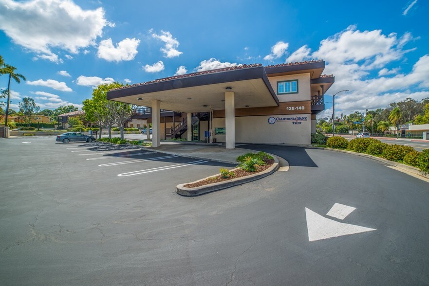138-140 Civic Center Dr, Vista, CA à vendre - Photo du bâtiment - Image 3 de 11
