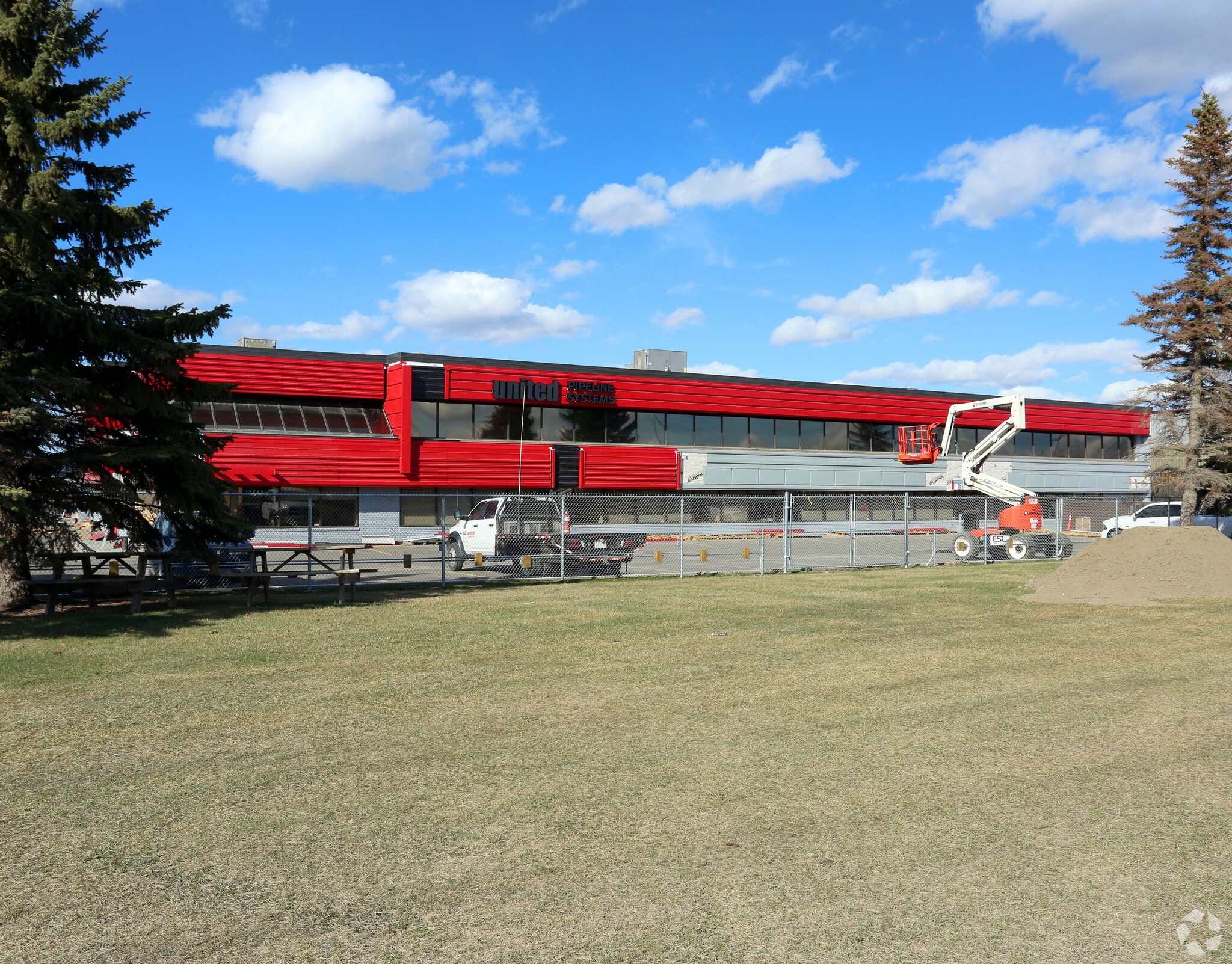 7605 18th St NW, Edmonton, AB for sale Primary Photo- Image 1 of 1