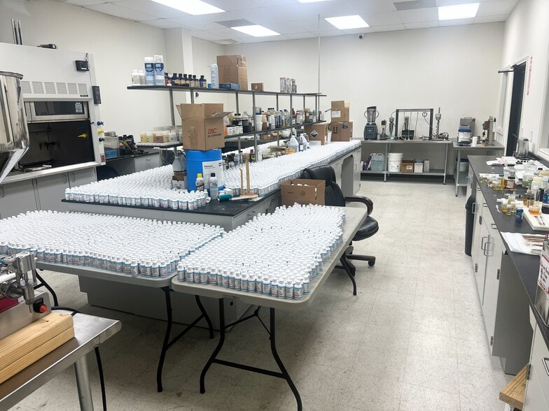 7030 Windfern Rd, Houston, TX à vendre - Photo du bâtiment - Image 2 de 7