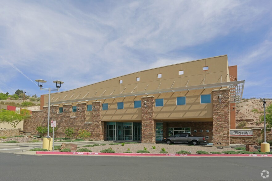 4532 N Mesa St, El Paso, TX à louer - Photo du bâtiment - Image 3 de 49