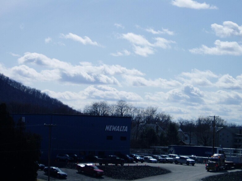 125 Montgomery St, Montgomery, PA à vendre - Photo du bâtiment - Image 2 de 4