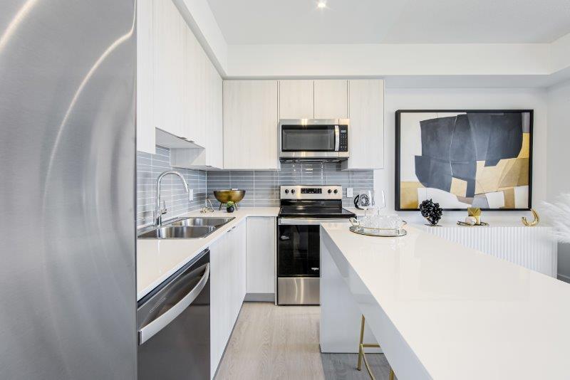 45 Railroad St, Brampton, ON à louer - Photo du bâtiment - Image 2 de 39