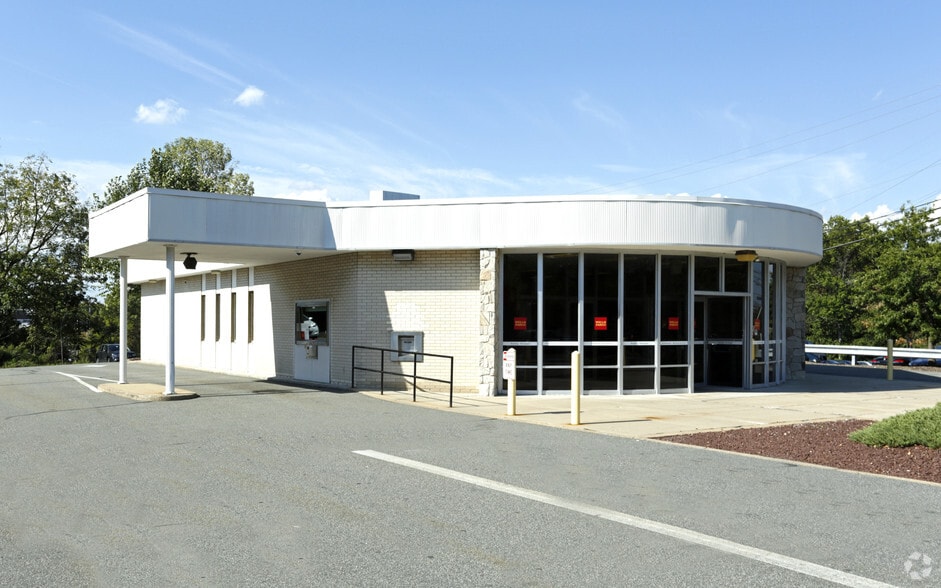 36 Middlesex Ave, Metuchen, NJ for lease - Building Photo - Image 1 of 2
